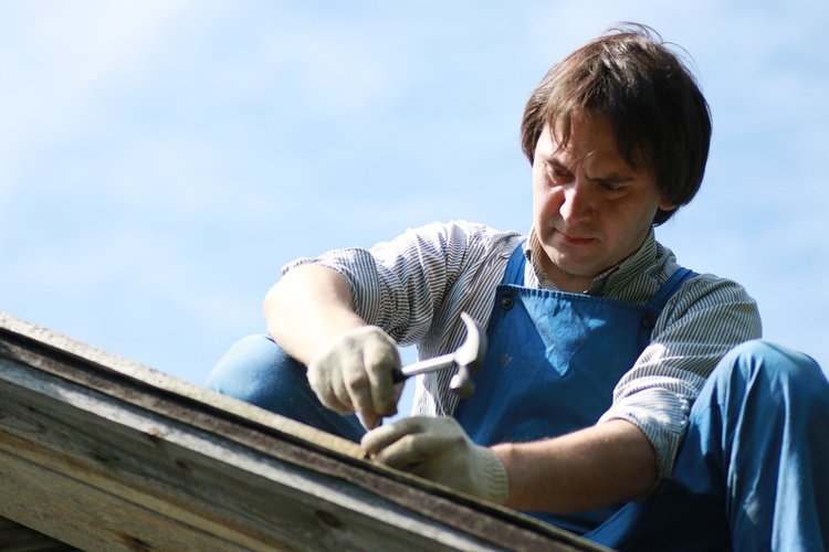 Roof repair vs roof replacement guide - Bob's Custom Roofing